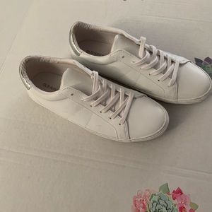 Old navy white tennis shoes